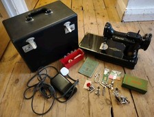 VINTAGE SINGER 221K FEATHERWEIGHT SEWING MACHINE + CASE + PARTS - Working