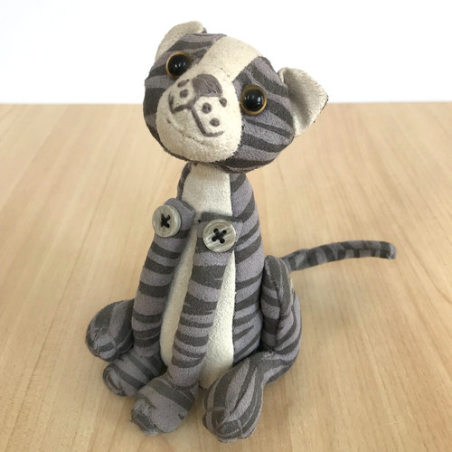 Dora designs cat paperweight - designs,