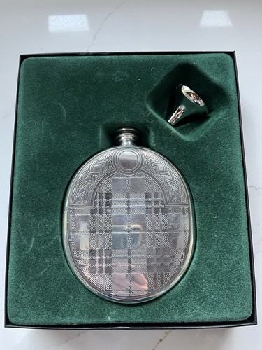 Oval scottish piper - oval,