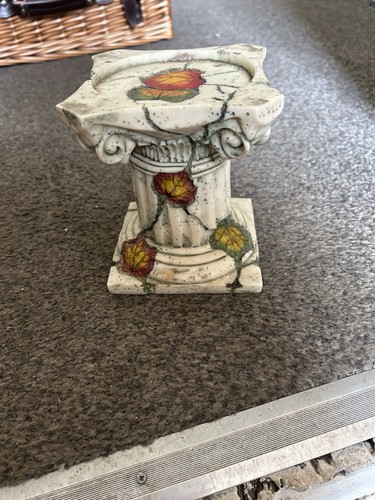 Small pedestal display - pedestal, stand