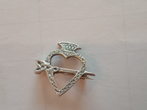 Luckenbooth brooch traditional