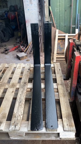 Pallet forks fit loader - forks, or