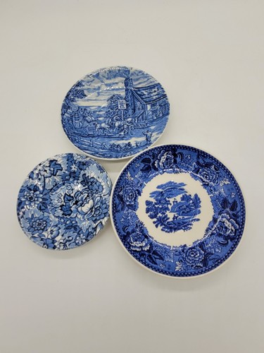 Blue and white - white, saucers