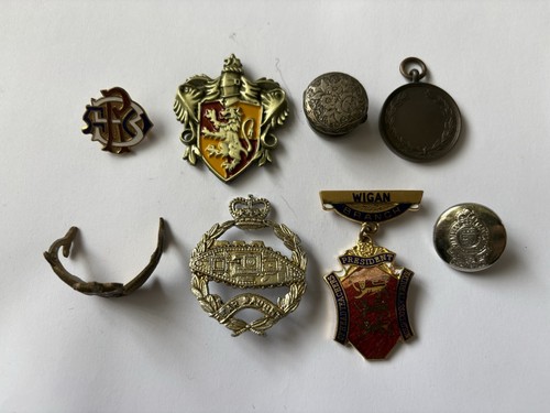 Various old badges - various,