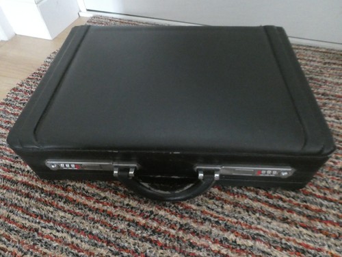 1970 black executive brief - black,