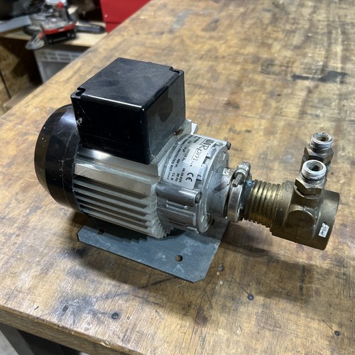 Rotary pump espresso machine