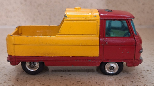 Corgi toys 465 commer pickup - toys,