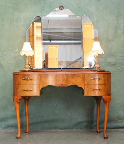 Fine burr walnut - queen, anne