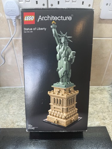 Lego architecture 21042 statue - lego,