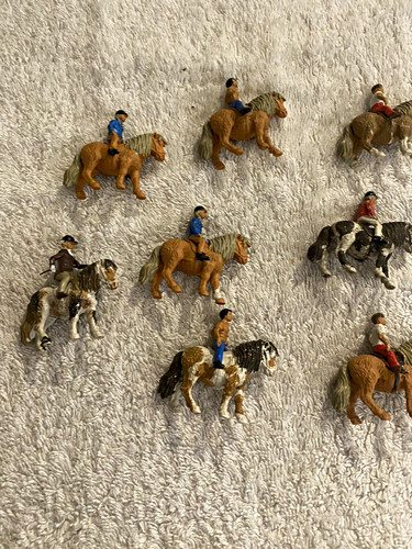Britains small plastic horse - small,