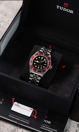 Tudor black bay burgundy - bay, metas