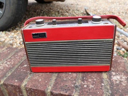 Vintage roberts portable radio - portable,