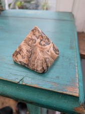 Crystal Pyramid warm Aragonite Natural Healing paperweight 3.5 cm x 5cm 140g