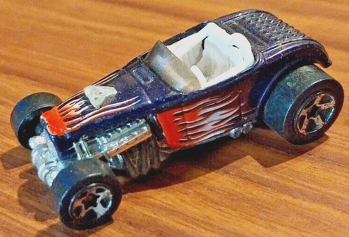 Hot wheels purple flames deuce - purple,