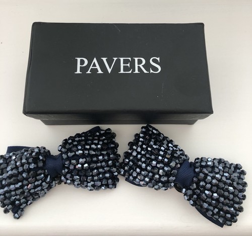 Navy clip shoe bows - on,
