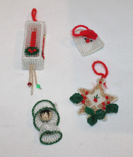 Vtg handmade plastic canvas - 3d,