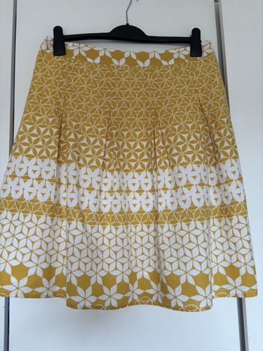 Wallis yellow and - , white