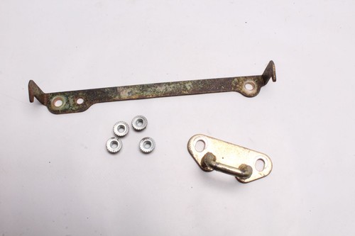 Seat bracket locking mechanism