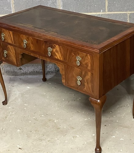 Superb rare walnut art - ,