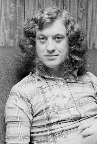 Singer guitarist noddy holder - singer,