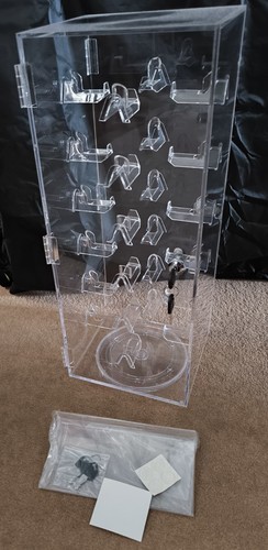 Sturdy glasses display case