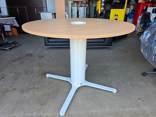 High circular meeting table - circular,