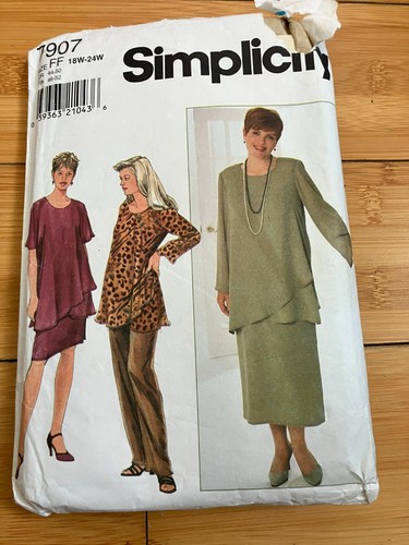 Simplicity 7907 ladies top