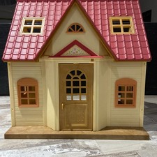 Sylvanian Family Cosy  Cottage House Starter Home 5242 ( no furniture) VGC