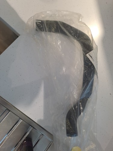Bottom radiator cooling hose