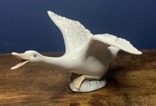 LLADRO PORCELAIN GOOSE "