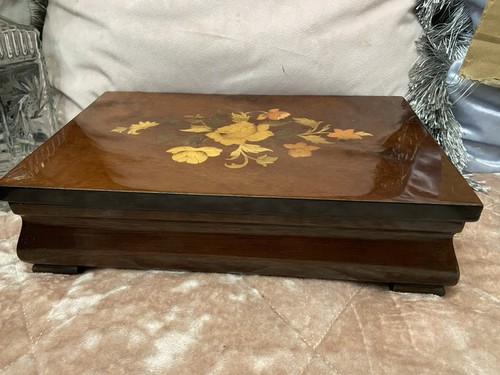 Lacquer floral jewellery box - lacquer,