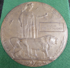 WW1 MILITARY BRONZE MEMORIAL DEATH PLAQUE  TO A RIFLEMAN IN THE KINGS REGIMENT