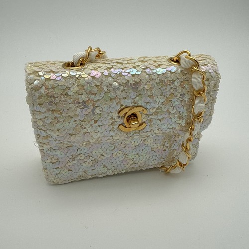 Chanel turn lock - turn, sequin