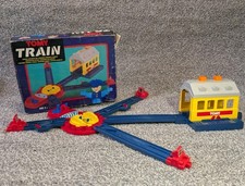Vintage Tomy Train Turntable And Engine Shed Ref 1325 Complete In Original Box