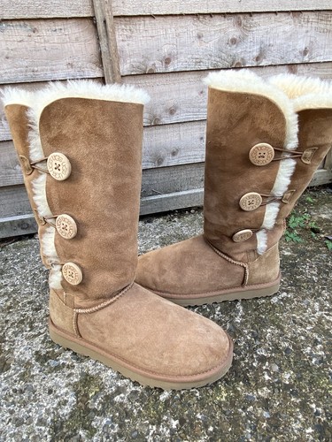 Ugg bailey button triplet - ugg, ii