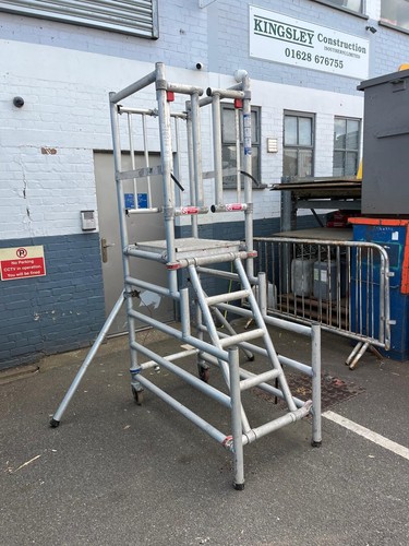 Mobile platform podium