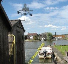 Photo 6x4 Bungalow and boat