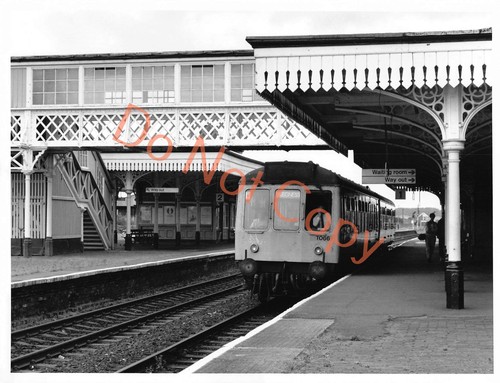 Sleaford railway train station - train,