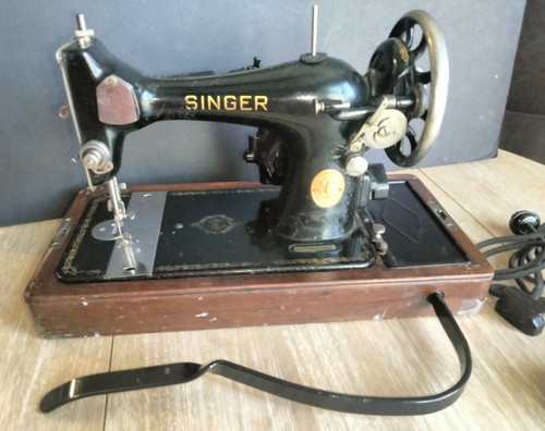 Singer sewing machine - singer,