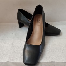 M & S LADIES COURT SHOES SIZE