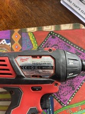 Milwaukee M12 Sub Compact Screwdriver Kit with 2 Batteries12V/1.5Ah - Black/Red