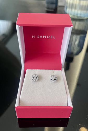 10ct diamond cluster stud - 0.10ct,
