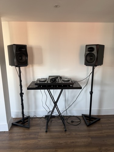 Full pioneer setup used - dj,