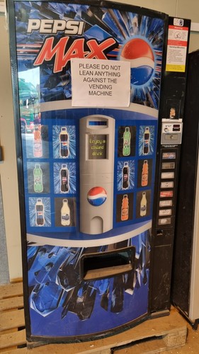 Cold drinks vending machine