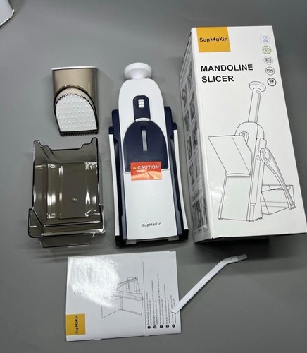 Safe mandoline slicer - safe, upright