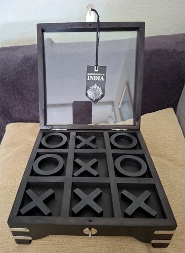 Noughts and crosses decorative - noughts,