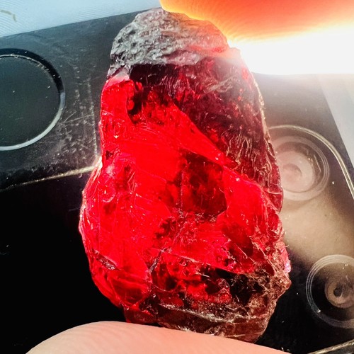 Natural red garnet raw - ct,