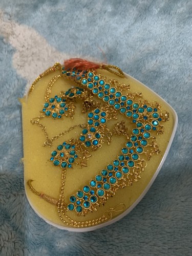 Blue and gold asian - and, jewellery
