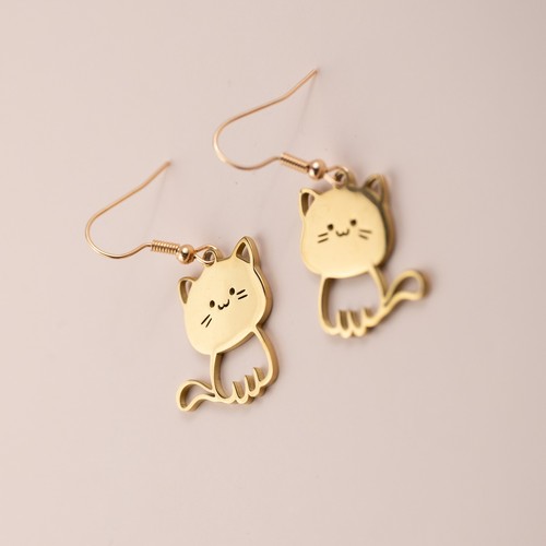 Cute sitting golden cat - sitting,