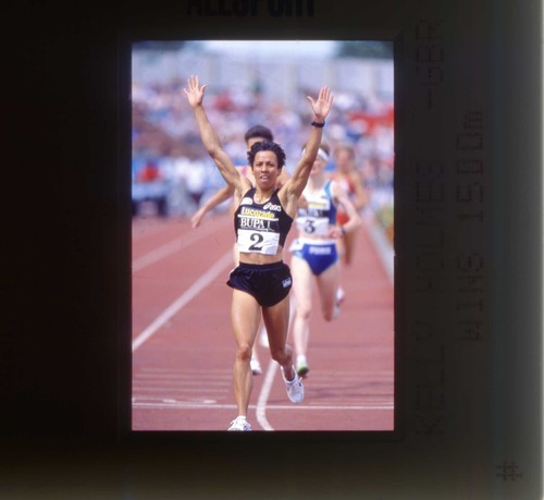 Kelly holmes wins 1500m - kelly,